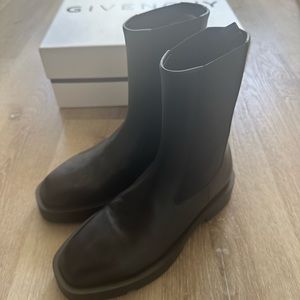 Givenchy Chelsea Boots 37.5 NWT
